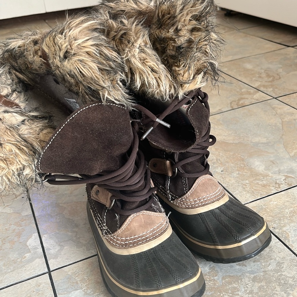 Sorel boots size 6
